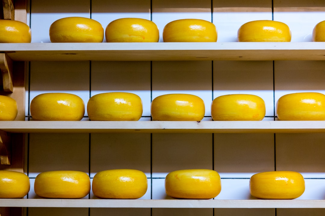 Packaging for Artisanal Cheesemakers: Designing Ventilated Corrugated for 60-Day Affinage Without Mold